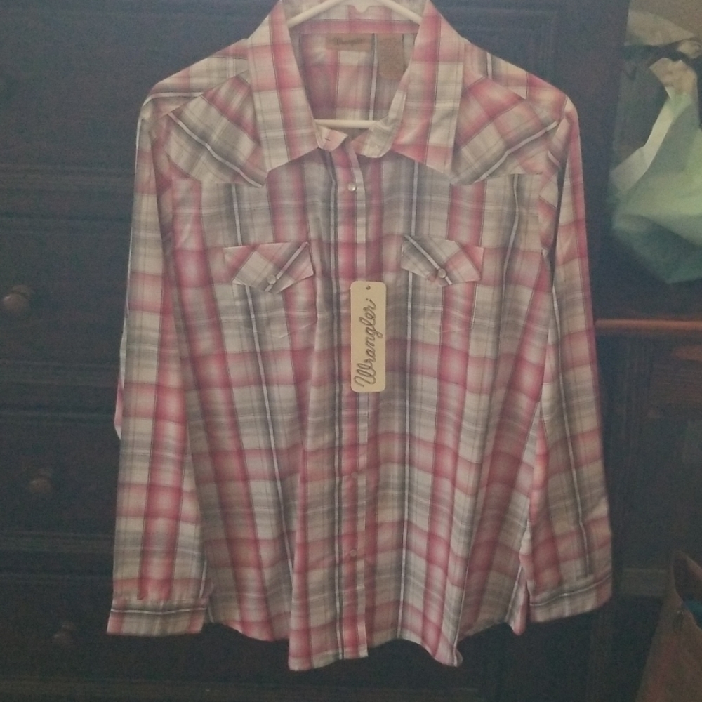 Pink wrangler pearl snap button up